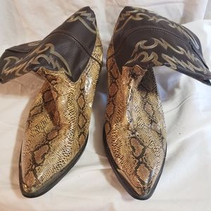 LAREDO SNAKE size 13EW  some scrapes and brushes. but good solid boot Preowned